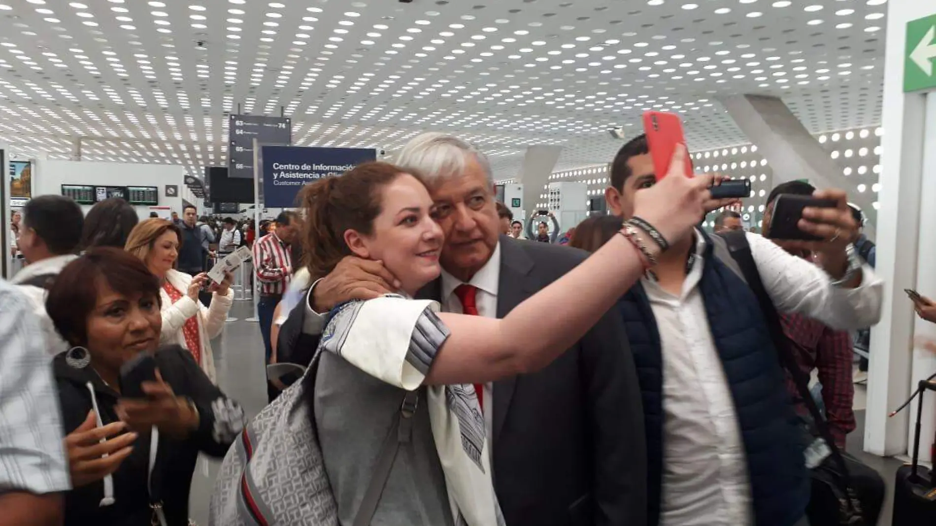 ALEJANDRO SUAREZ amlo aeropuerto (1)